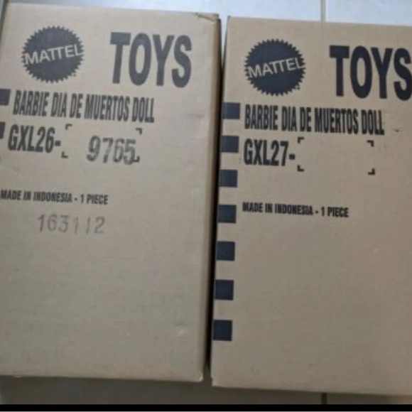 Are you a Barbie Collector? BARBIE AND KEN DIA DE MUERTOS 2021 BUNDLE . $225 - Picture 7 of 9